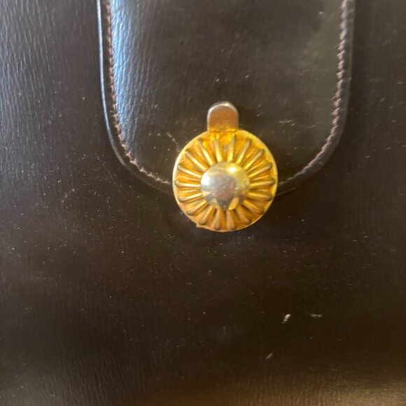 1960s vintage faux leather handbag with interesting clasp - Picture 6 of 8